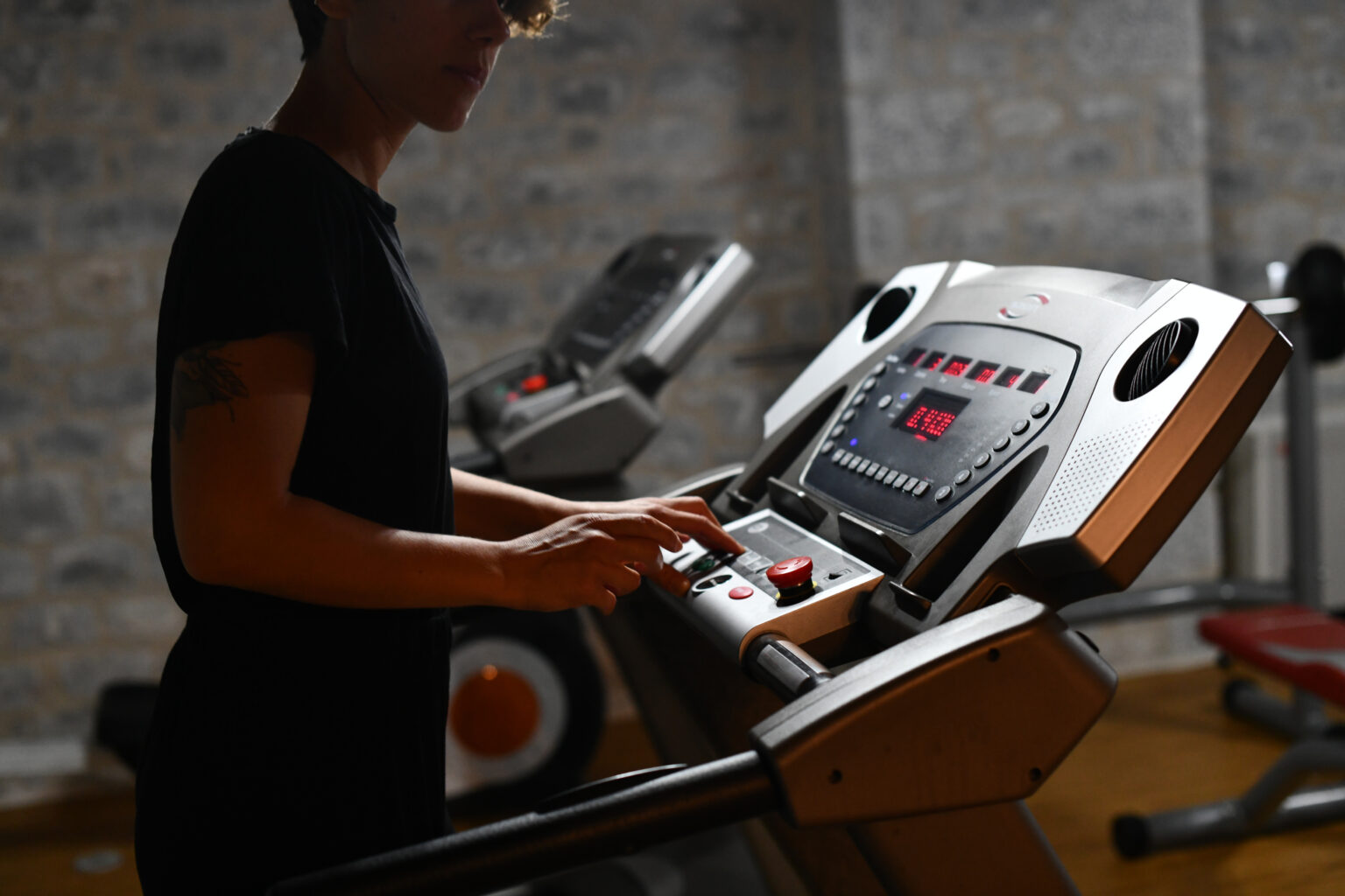 Cardio training on a treadmill at FOS Gym, Petra & Fos